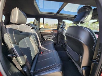2026 Pre-Owned 2025 Jeep Grand Cherokee - Photo 8