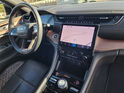 2026 Pre-Owned 2025 Jeep Grand Cherokee - Photo 9
