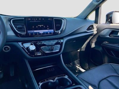 2024 Chrysler Pacifica Hybrid — photo 24 view