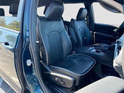 2024 Chrysler Pacifica Hybrid — photo 30 view