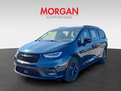 2024 Chrysler Pacifica Hybrid — rear three-quarter view