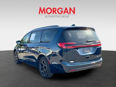 2024 Chrysler Pacifica Hybrid — detail view