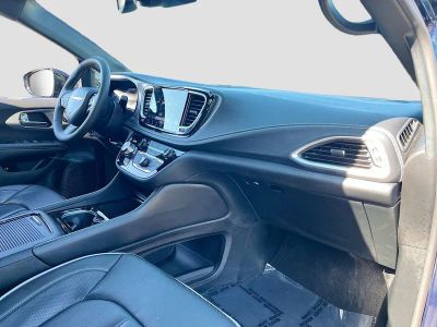 2024 Chrysler Pacifica Hybrid — photo 31 view