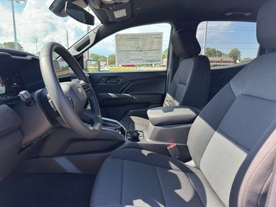 2025 Chevrolet Colorado — photo 9 view