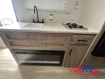 2025 Gulf Stream RV Enlighten - Photo 30