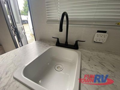 2025 Gulf Stream RV Enlighten - Photo 31