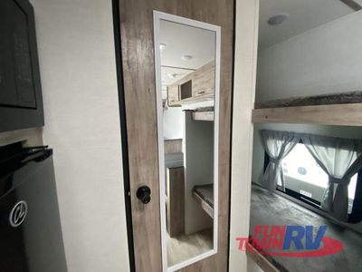 2025 Gulf Stream RV Enlighten - Photo 38