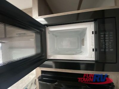2025 Gulf Stream RV Enlighten - Photo 37