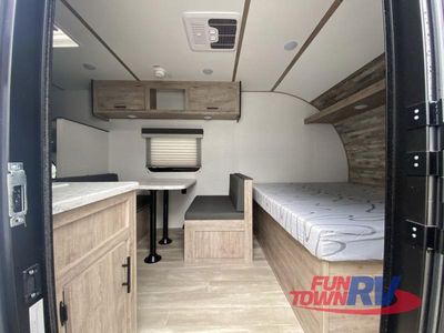 2025 Gulf Stream RV Enlighten - Photo 15