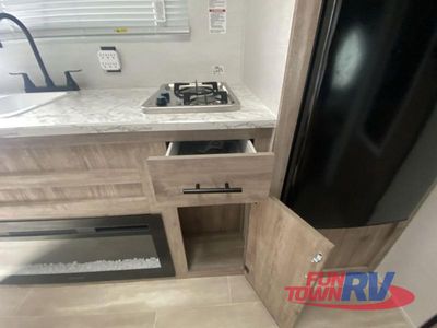 2025 Gulf Stream RV Enlighten - Photo 35