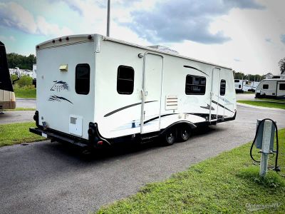 2004 Keystone Zeppelin — side profile view
