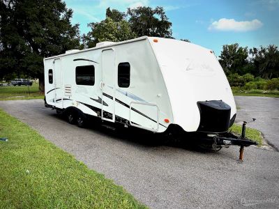 2004 Keystone Zeppelin — front three-quarter view