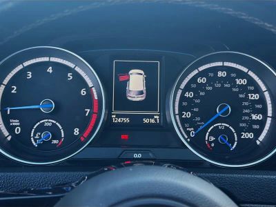 2016 Volkswagen Golf R — photo 11 view