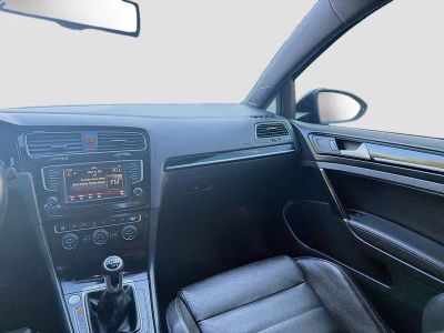 2016 Volkswagen Golf R — photo 21 view
