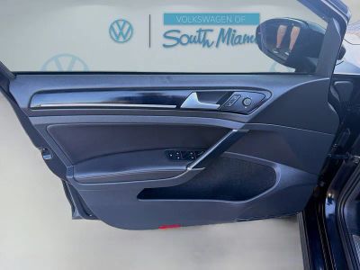 2016 Volkswagen Golf R — photo 19 view