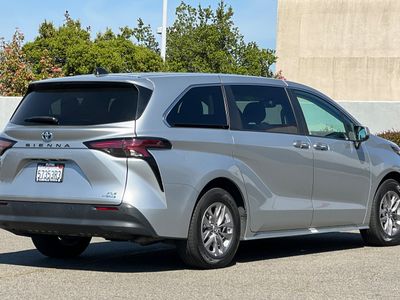 2022 Toyota Sienna - Photo 2