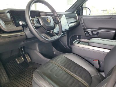 2023 Rivian R1T — photo 18 view