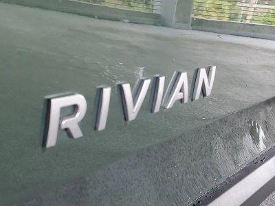2023 Rivian R1T — detail view