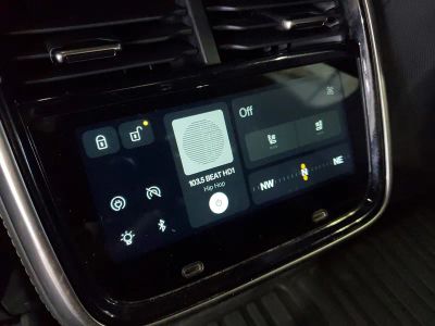 2023 Rivian R1T — photo 11 view