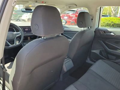 2024 Volkswagen Jetta — photo 8 view
