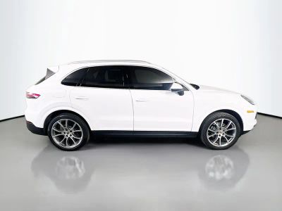 2020 Porsche Cayenne — photo 8 view