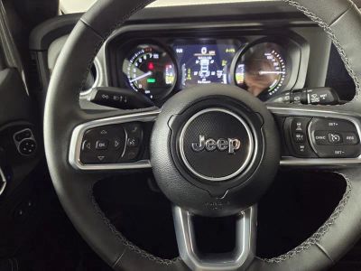 2025 Jeep Wrangler — photo 17 view