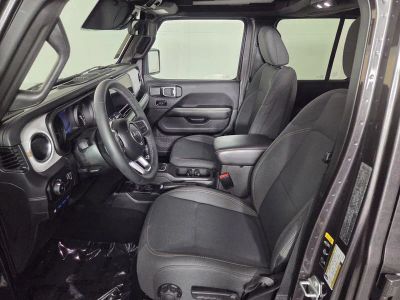2025 Jeep Wrangler — photo 11 view