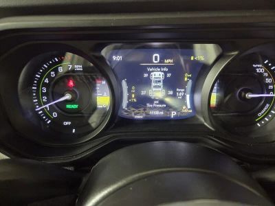 2025 Jeep Wrangler — photo 16 view