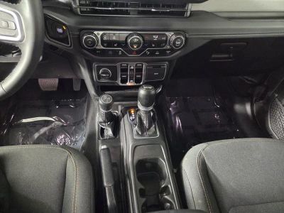 2025 Jeep Wrangler — photo 15 view