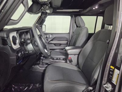 2025 Jeep Wrangler — photo 12 view