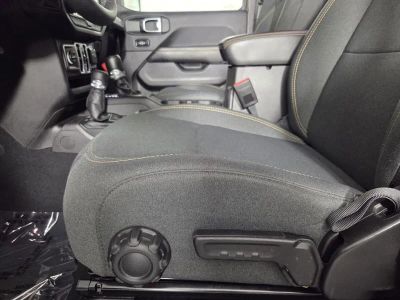 2025 Jeep Wrangler — photo 13 view