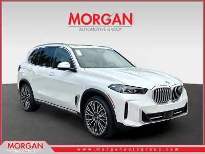 2026 BMW X5 xDrive40i in Mineral White Metallic — front three-quarter view