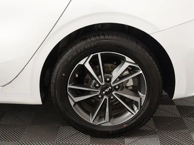 2024 Kia Forte — photo 10 view