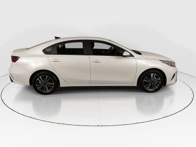 2024 Kia Forte — photo 8 view