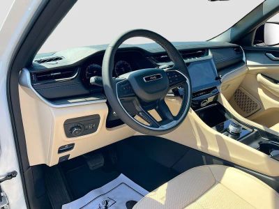 2026 Jeep Grand Cherokee — photo 9 view