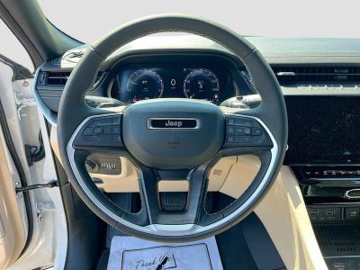 2026 Jeep Grand Cherokee — photo 11 view