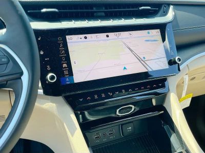 2026 Jeep Grand Cherokee — photo 13 view
