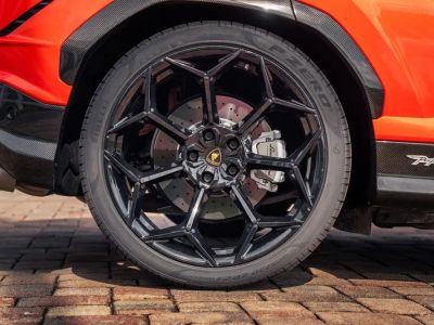 2024 Lamborghini Urus — photo 13 view