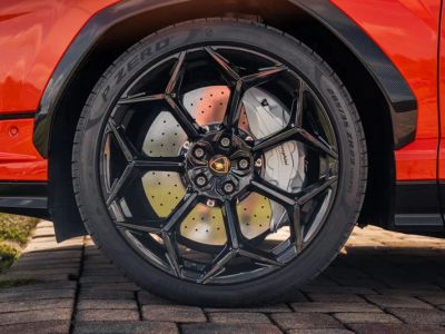 2024 Lamborghini Urus — photo 15 view