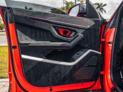 2024 Lamborghini Urus — photo 23 view