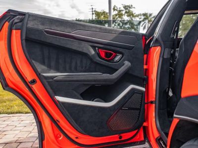 2024 Lamborghini Urus — photo 39 view