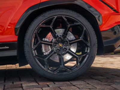 2024 Lamborghini Urus — photo 16 view