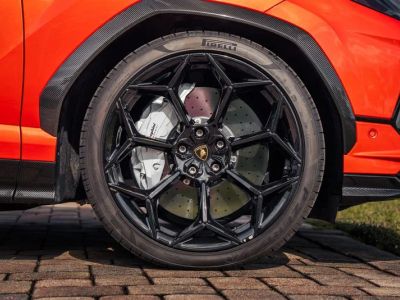 2024 Lamborghini Urus — photo 14 view