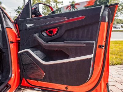 2024 Lamborghini Urus — photo 36 view