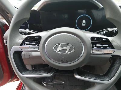 2024 Hyundai Elantra — photo 12 view