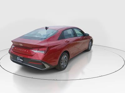 2024 Hyundai Elantra — photo 7 view