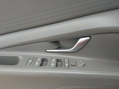 2024 Hyundai Elantra — photo 18 view