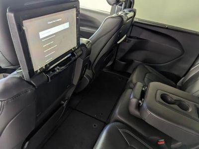 2026 Chrysler Pacifica — photo 16 view