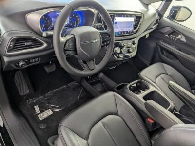 2026 Chrysler Pacifica — photo 11 view