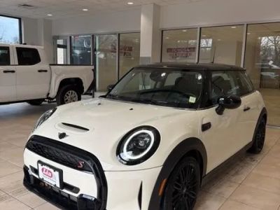 2023 MINI Hardtop 2 Door Cooper S - Photo 2